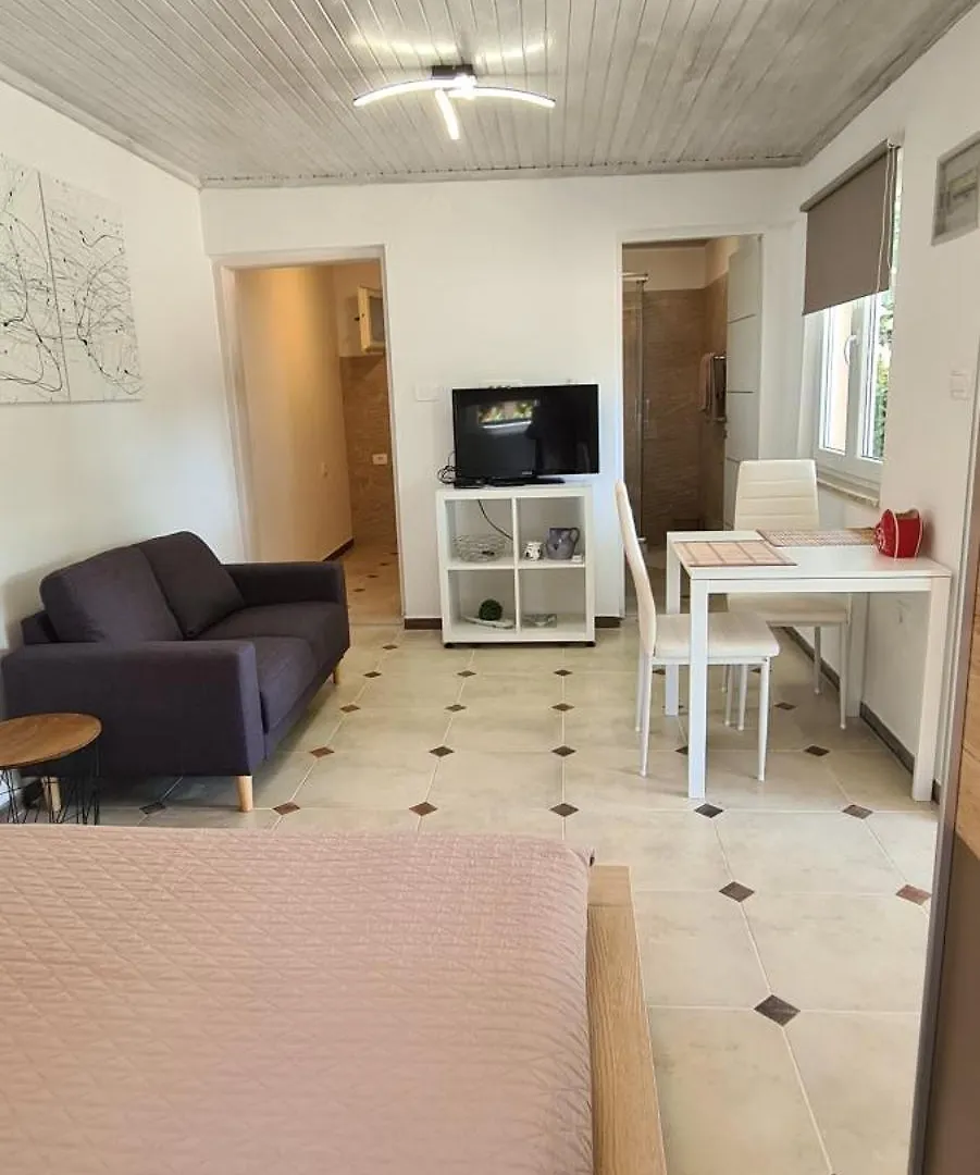 Studio Apartman Alen Pula 0*,