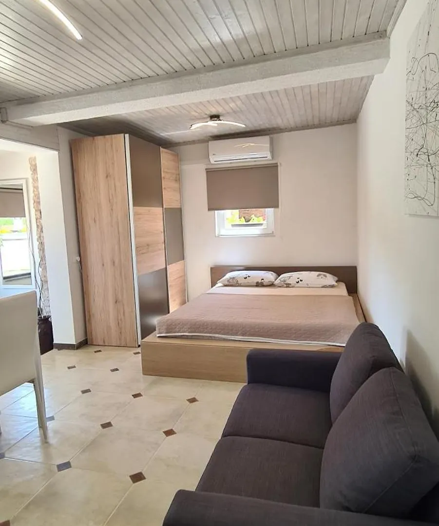 Studio Apartman Alen Pula 0*,  Croatia